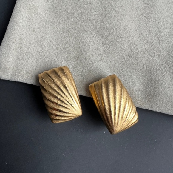 Vendome Gold Shell Clip-On Earrings - Picture 1 of 6